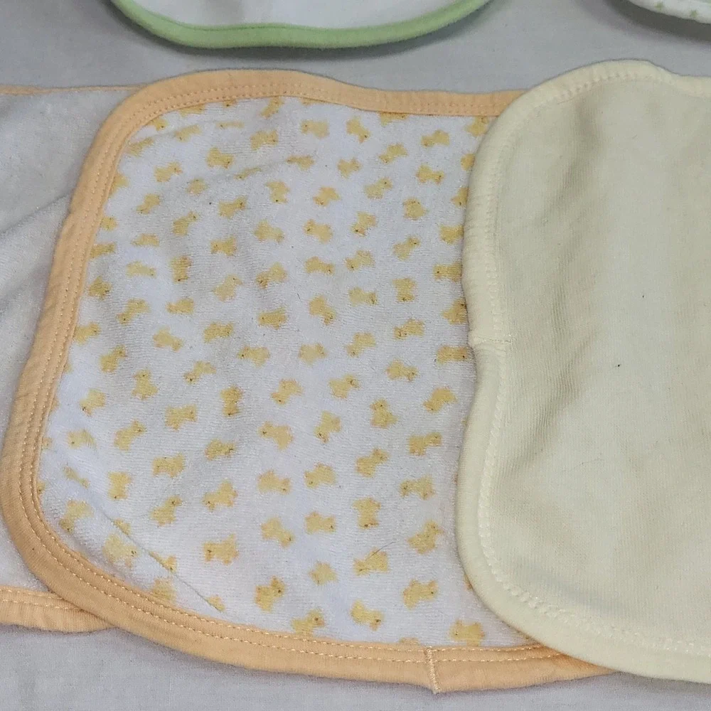 Carters Baby Bibs and Wash‎ Cloths Set Kids OS Green Yellow Good 7pc Lot